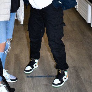 BLACK TAPERED CARGO PANT